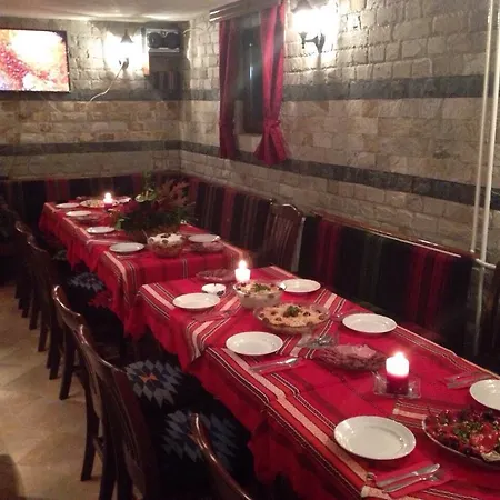 Alexander House בנסקו