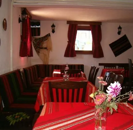Alexander House בית הארחה *