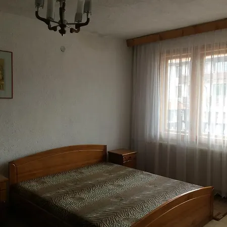בית הארחה Alexander House בנסקו