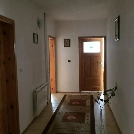 בית הארחה Alexander House *