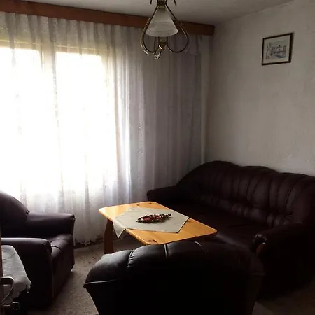 בית הארחה Alexander House *