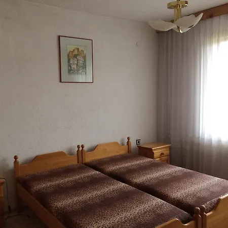 Alexander House בנסקו